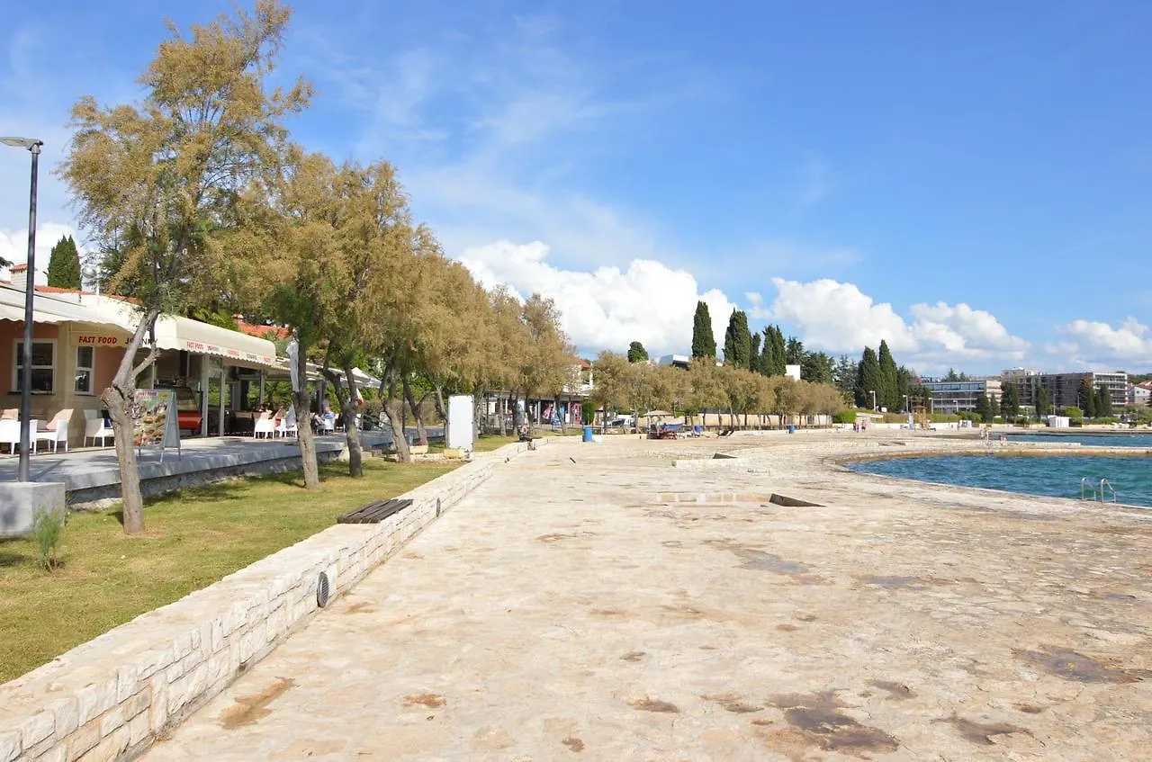 פורץ Apartmani Dekovic Materada