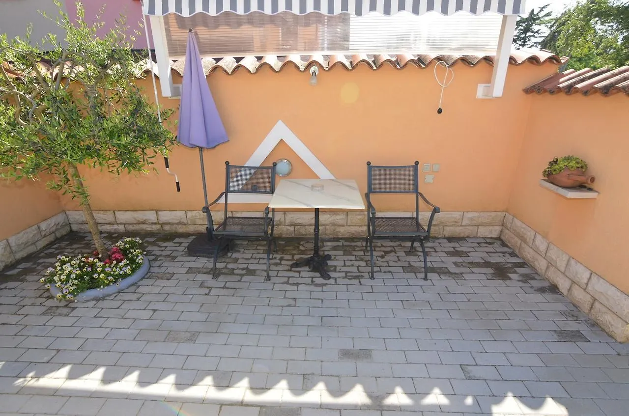 *** בית הארחה פורץ Apartmani Dekovic Materada קרואטיה