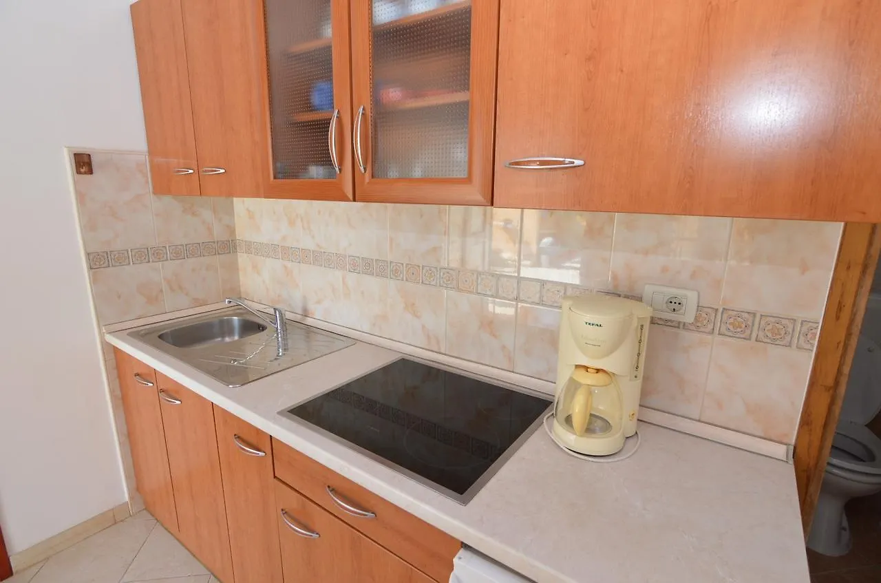 פורץ Apartmani Dekovic Materada