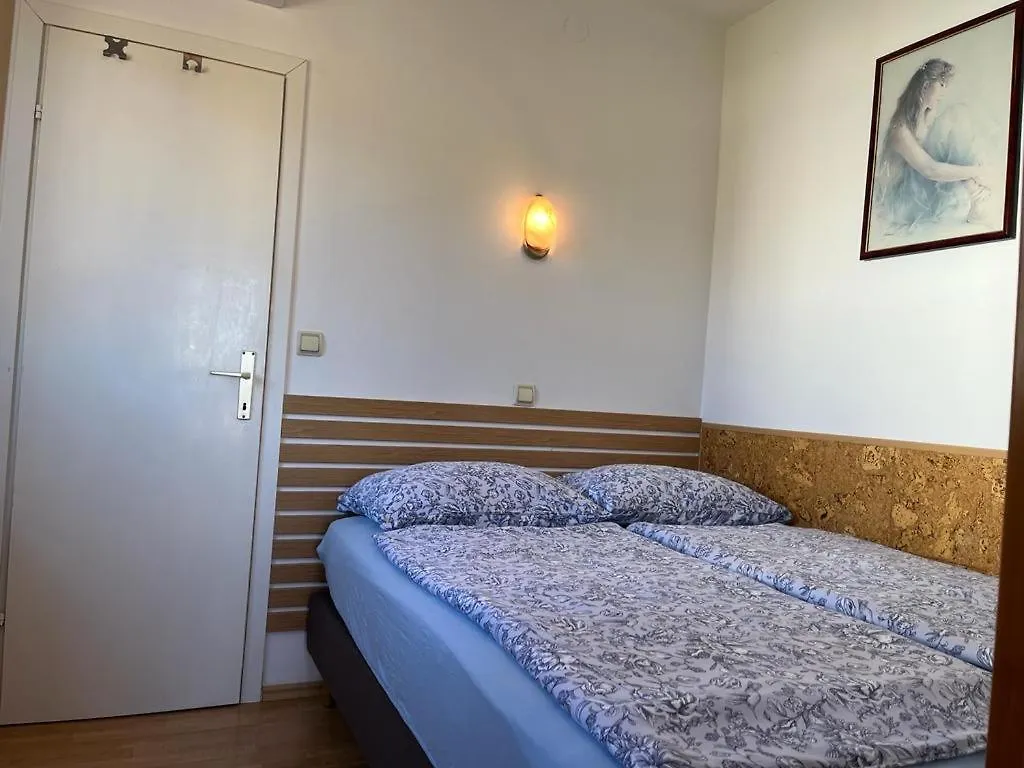 Apartmani Dekovic Materada 波雷奇