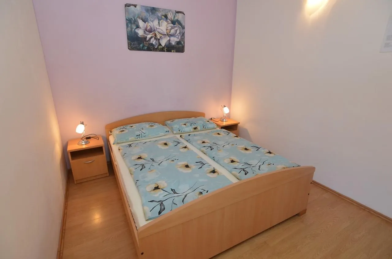 Apartmani Dekovic Materada 波雷奇